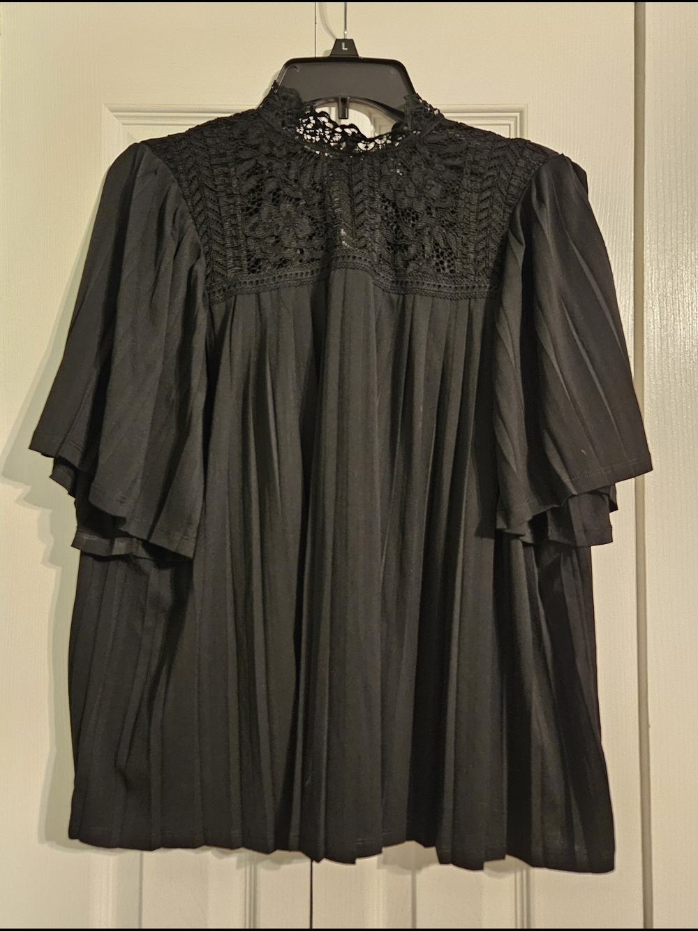 Cable & Gauge Black Crochet Yoke Pleated Short Sleeved Blouse NWT